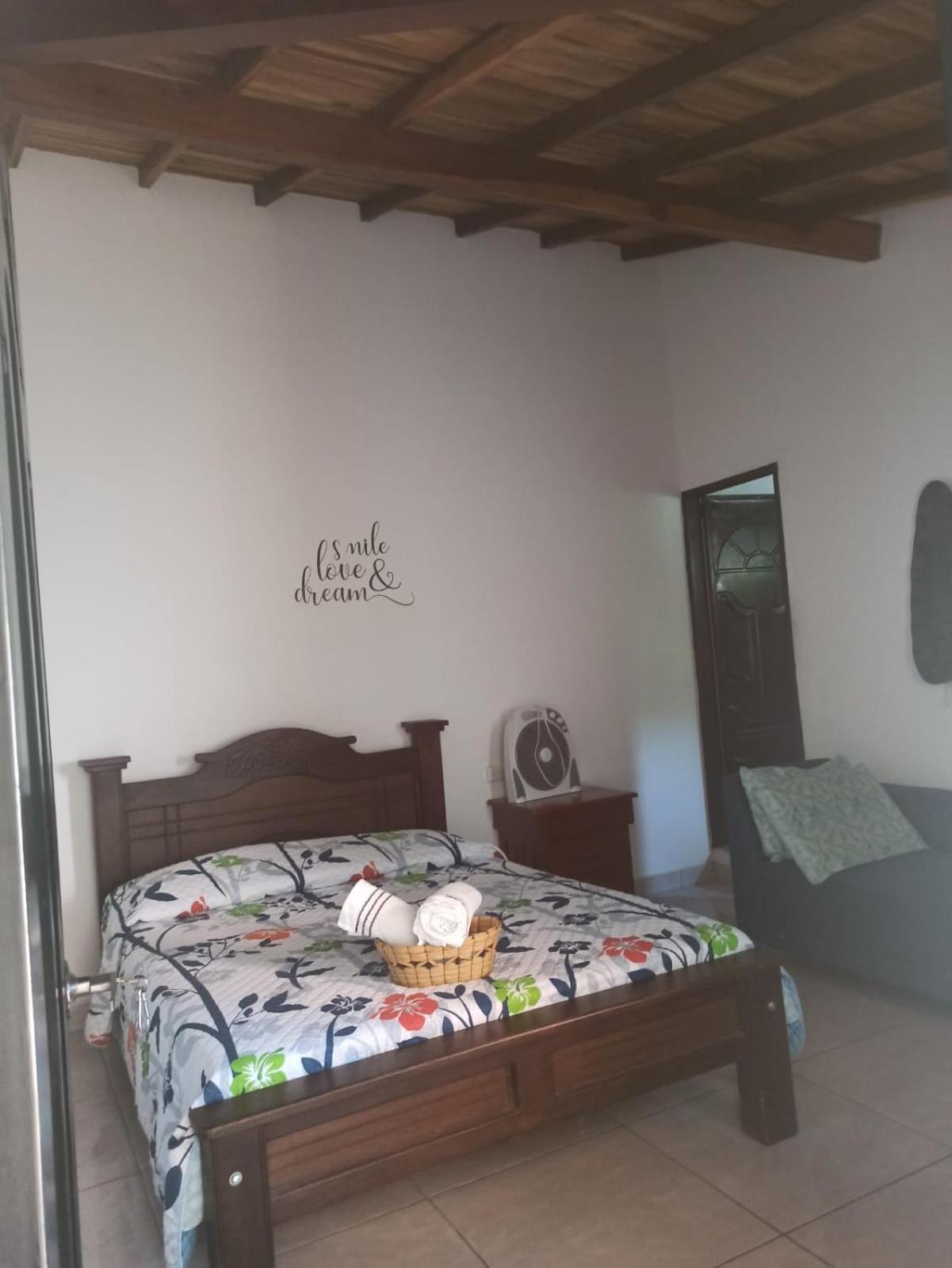 Hostal Jose Navarro Guadalupe エクステリア 写真
